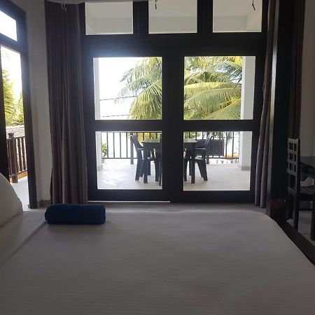 Hotel Waves Hiri Dikwella Sur Exterior foto