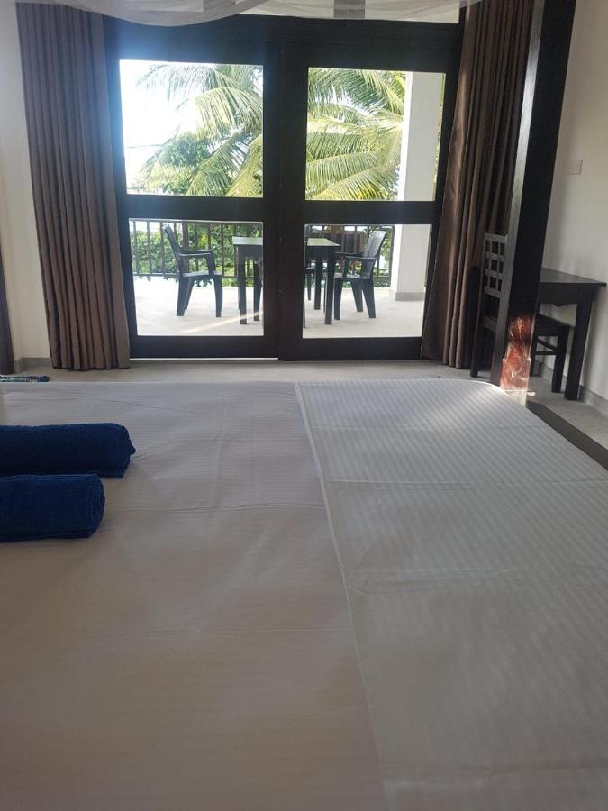 Hotel Waves Hiri Dikwella Sur Exterior foto