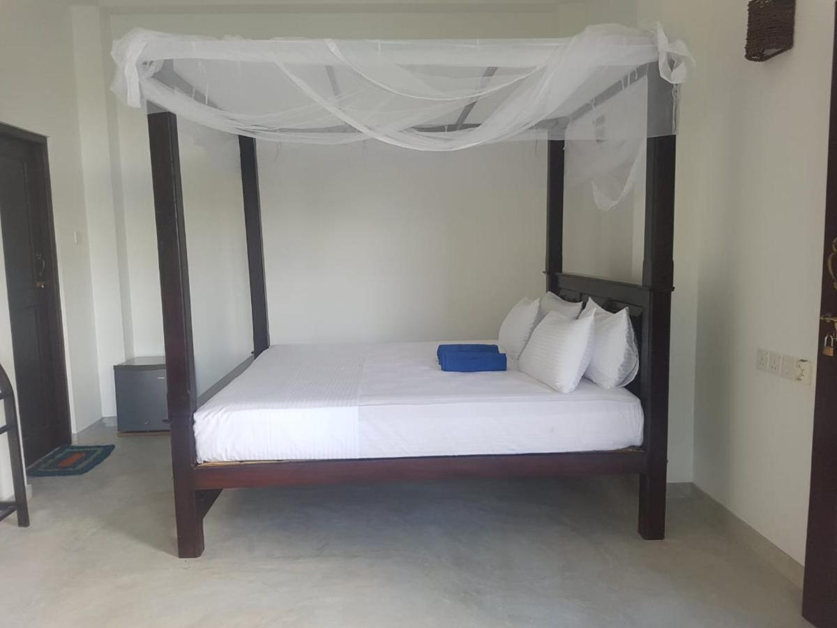 Hotel Waves Hiri Dikwella Sur Exterior foto