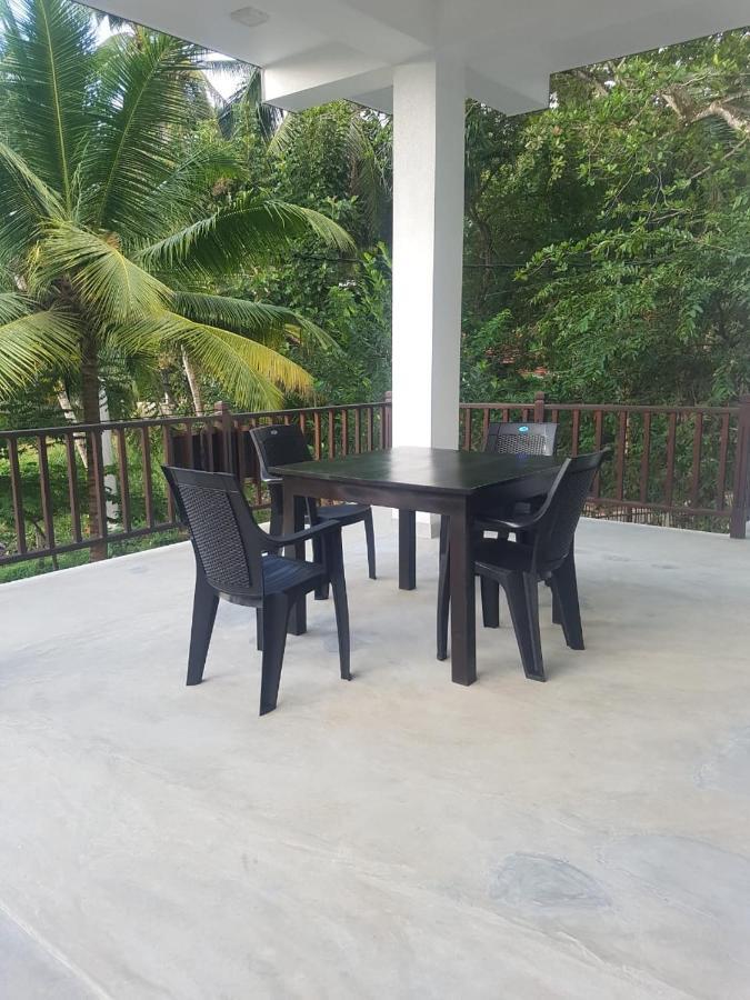 Hotel Waves Hiri Dikwella Sur Exterior foto