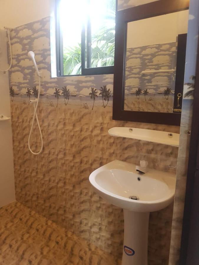 Hotel Waves Hiri Dikwella Sur Exterior foto