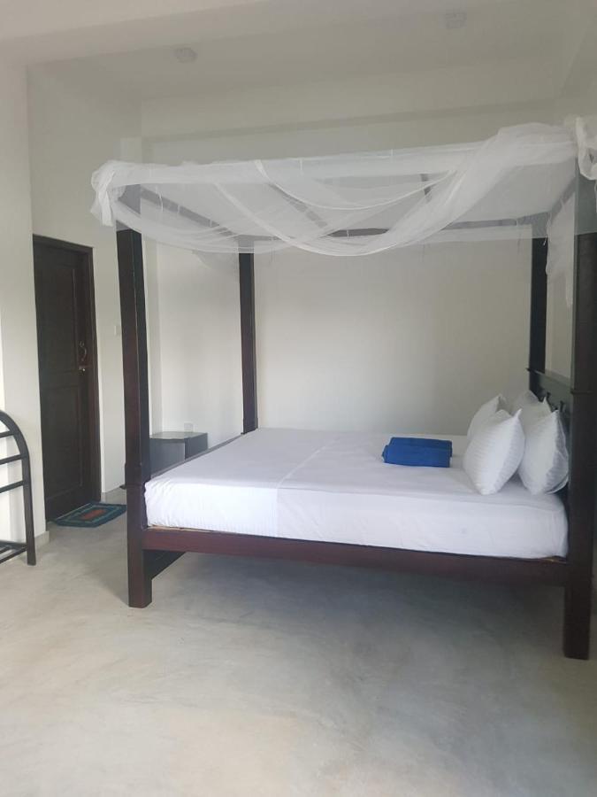 Hotel Waves Hiri Dikwella Sur Exterior foto