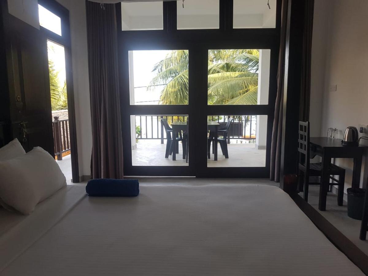 Hotel Waves Hiri Dikwella Sur Exterior foto