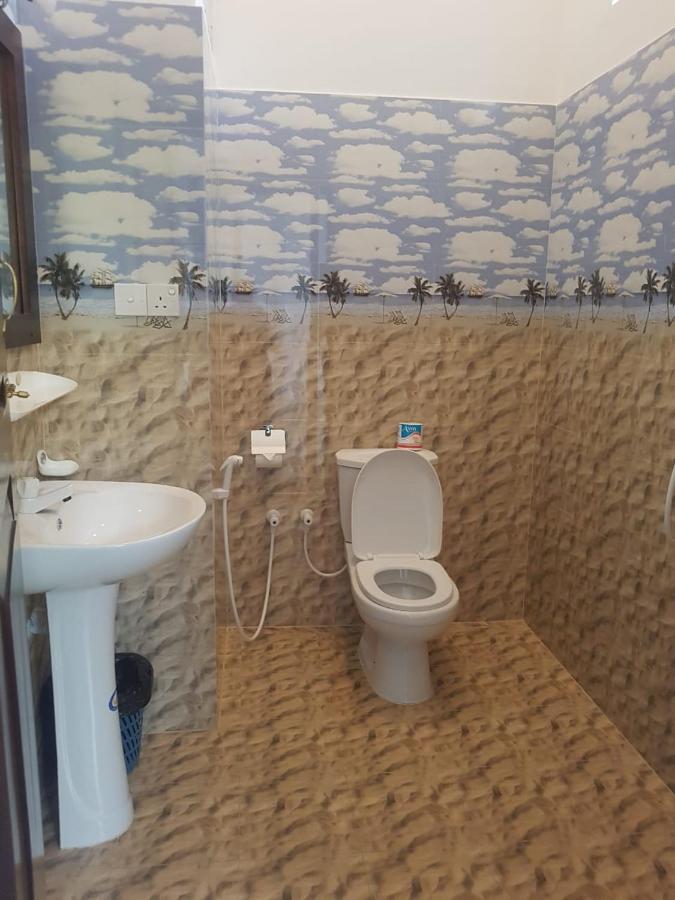 Hotel Waves Hiri Dikwella Sur Exterior foto