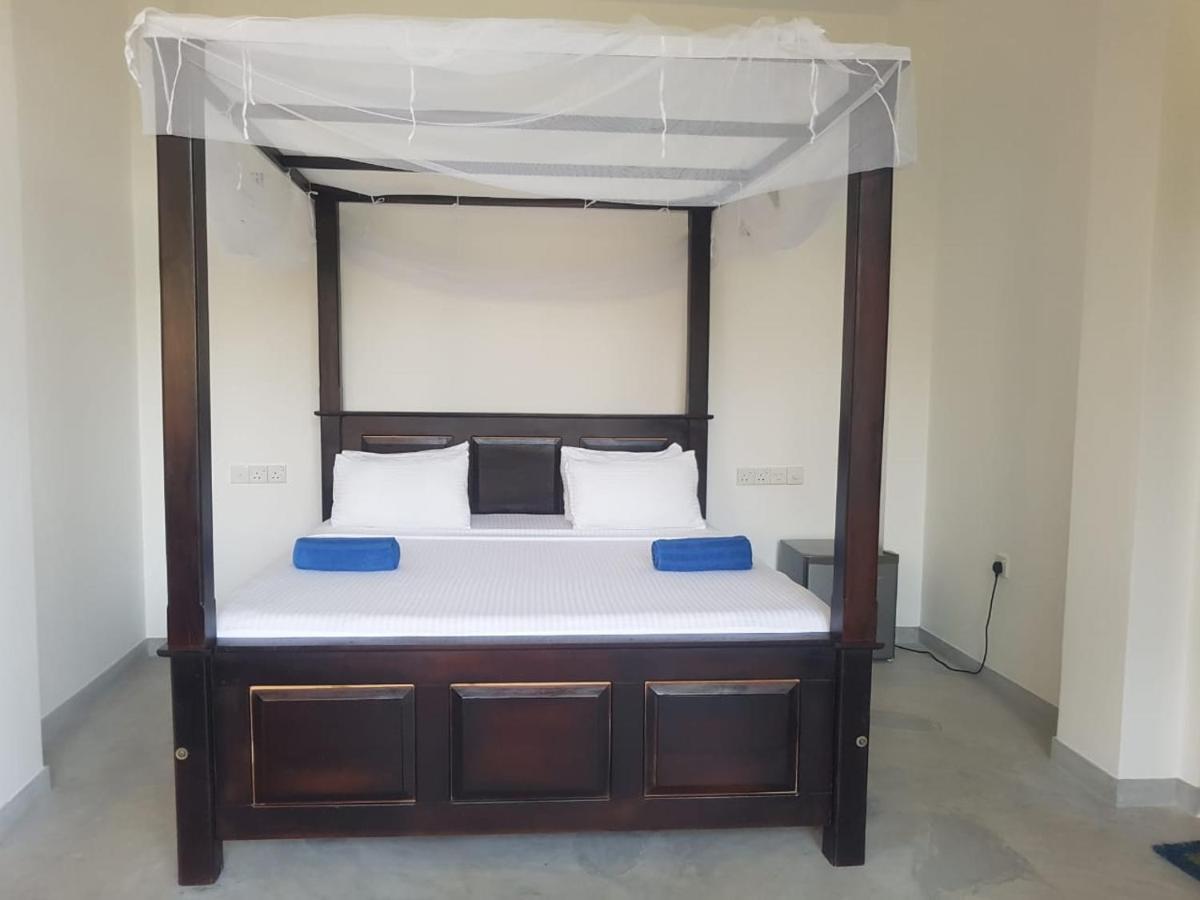 Hotel Waves Hiri Dikwella Sur Exterior foto