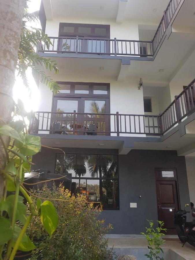 Hotel Waves Hiri Dikwella Sur Exterior foto