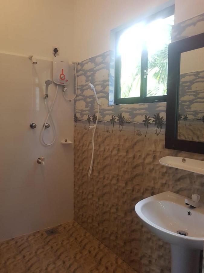 Hotel Waves Hiri Dikwella Sur Exterior foto