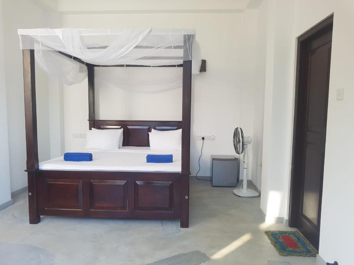 Hotel Waves Hiri Dikwella Sur Exterior foto