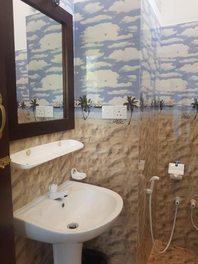 Hotel Waves Hiri Dikwella Sur Exterior foto